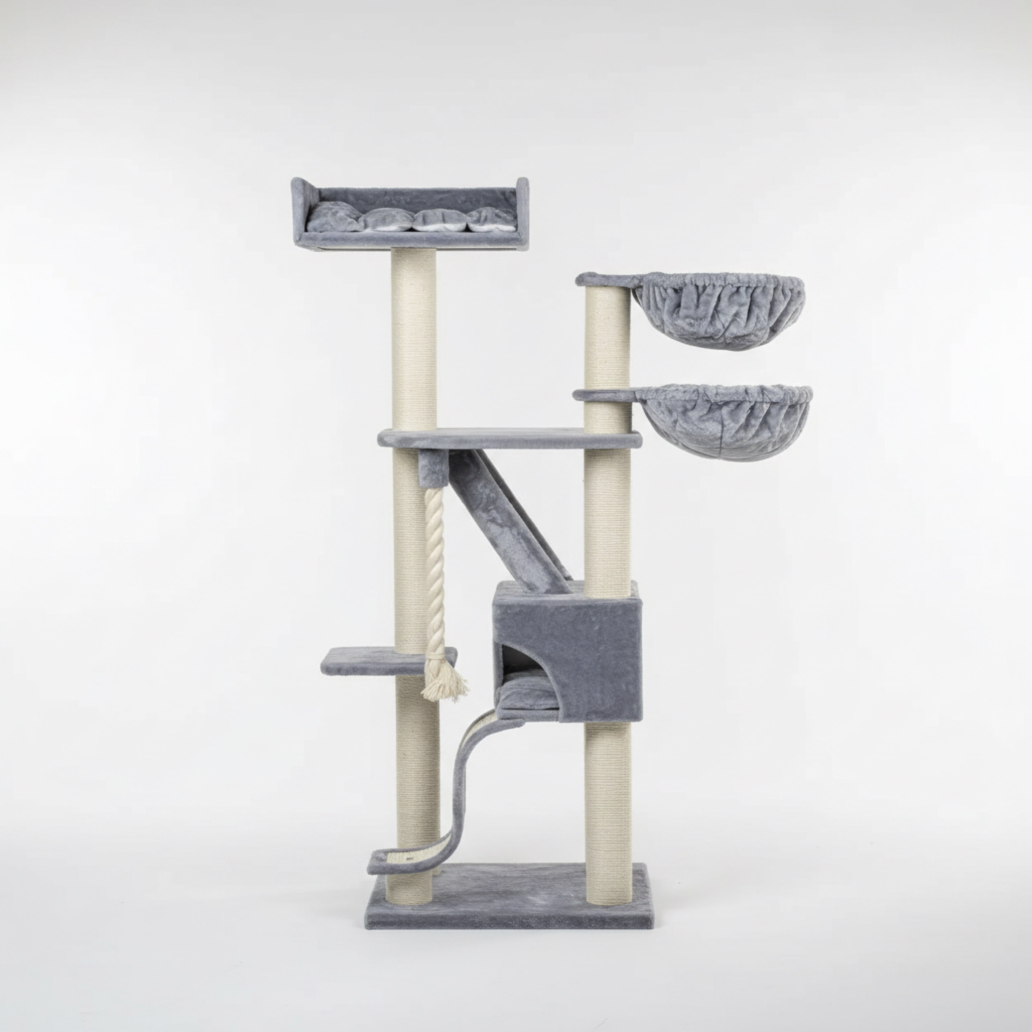 Lielas šķirnes kaķu koks Kilimandjaro de Luxe