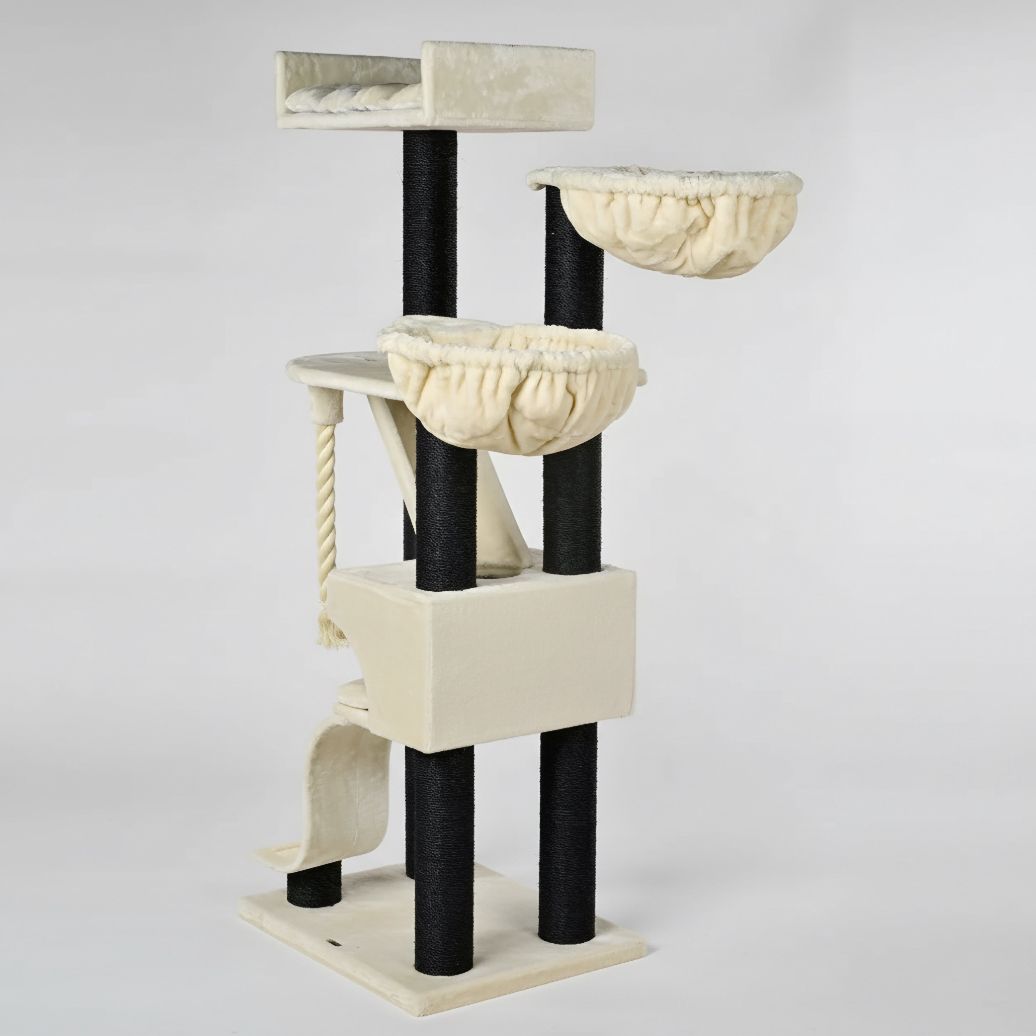 Lielas šķirnes kaķu koks Kilimandjaro de Luxe