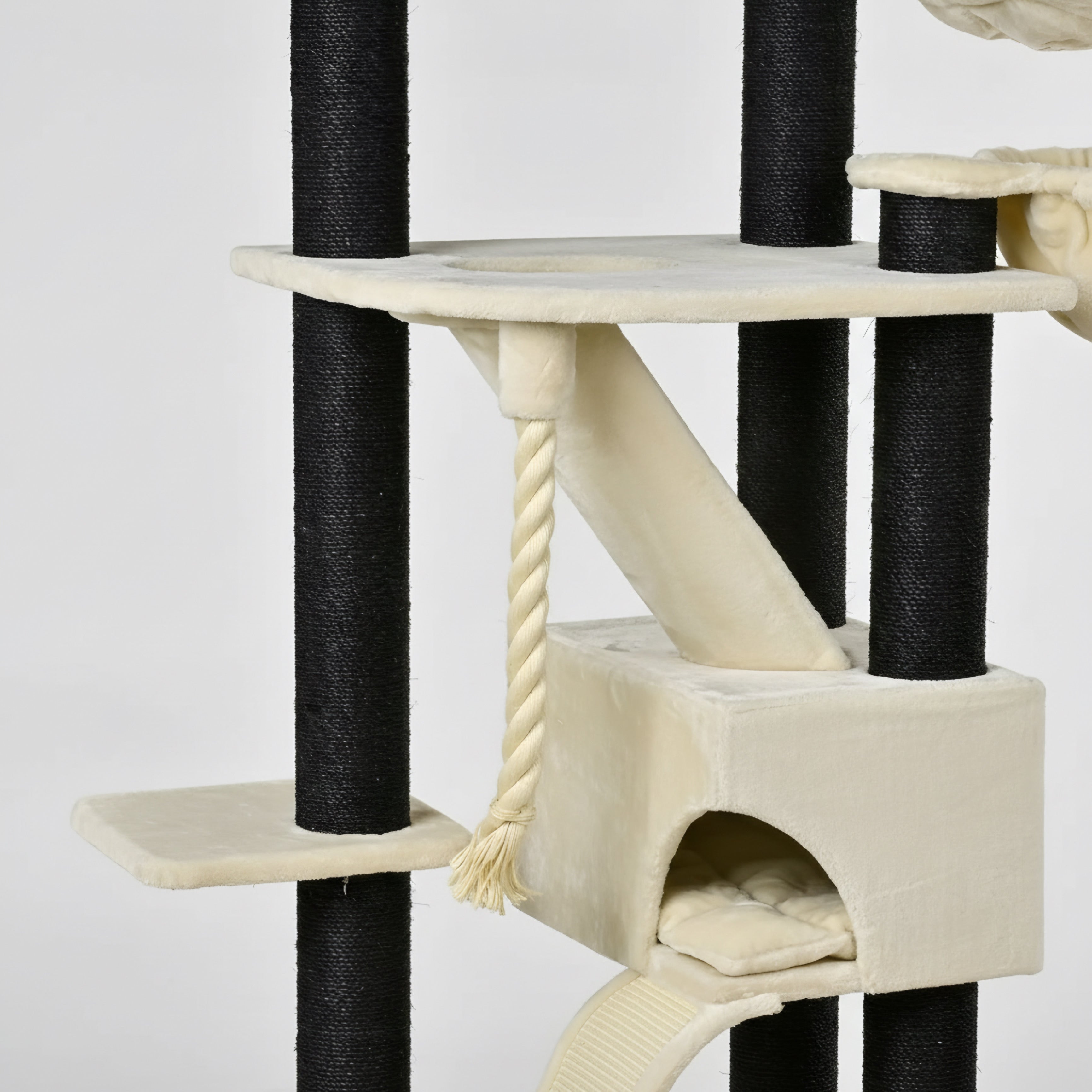 Lielas šķirnes kaķu koks Kilimandjaro de Luxe