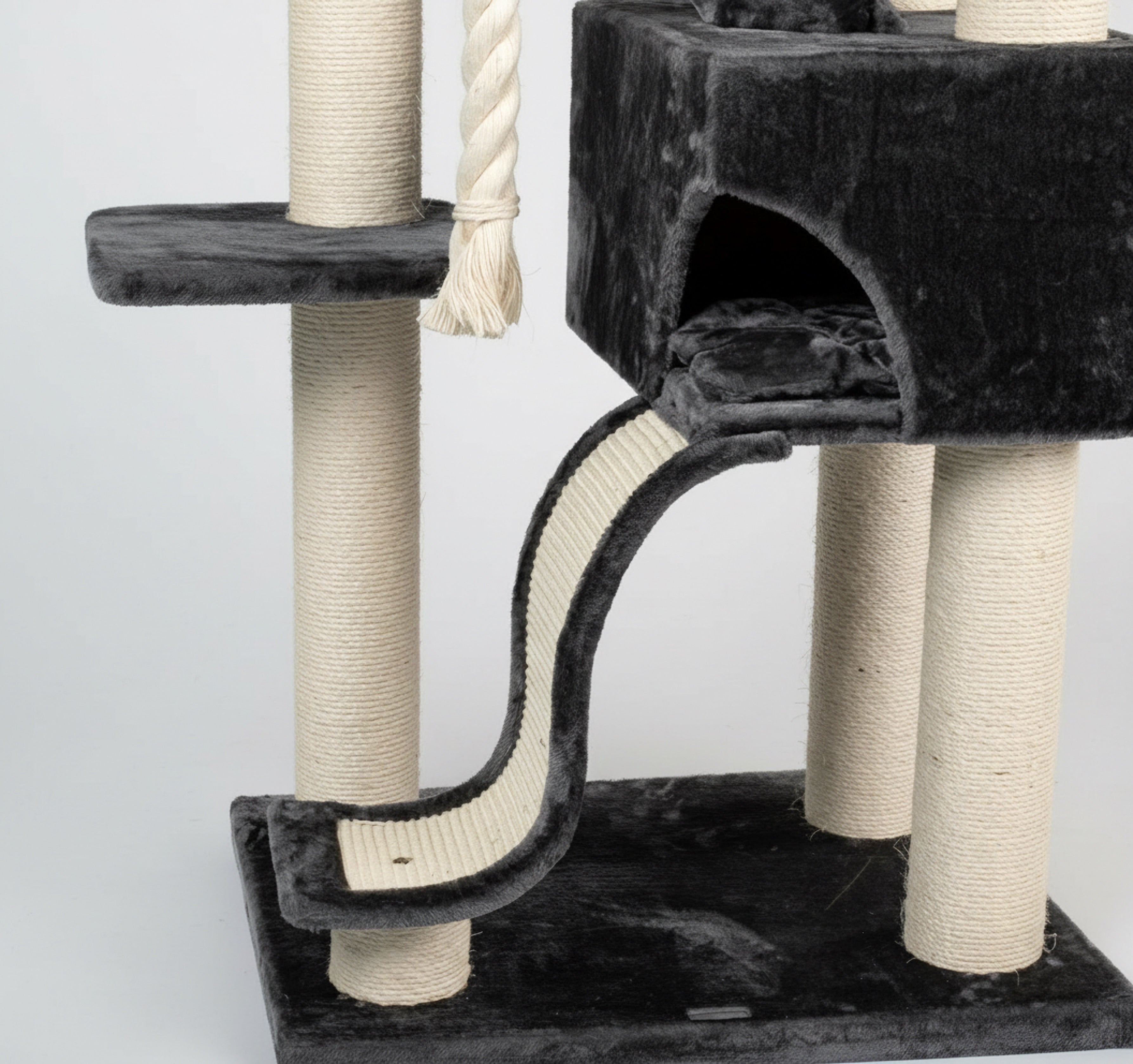 Lielas šķirnes kaķu koks Kilimandjaro de Luxe